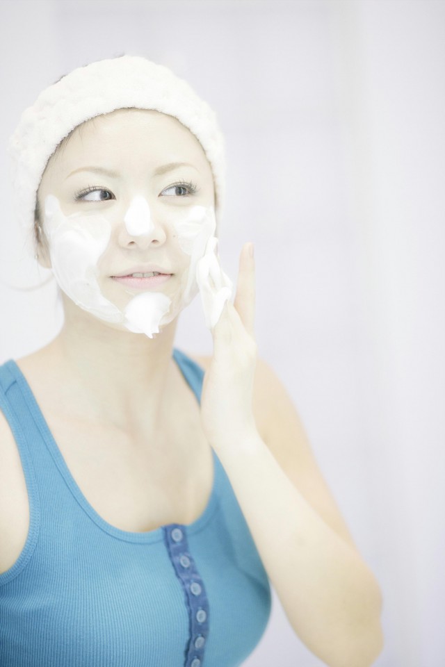 白醋和洗面奶洗脸时先用哪个 5个方法告诉你答